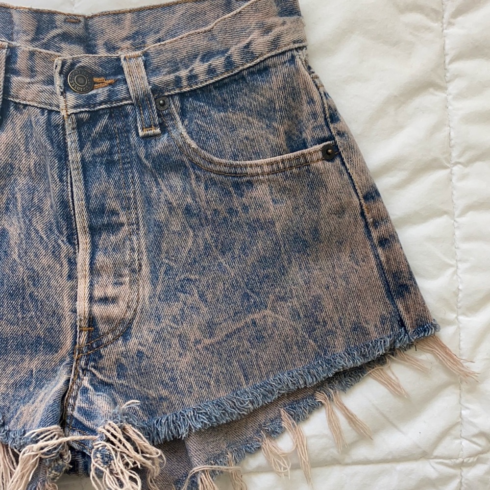 LEVIS SHORTS!